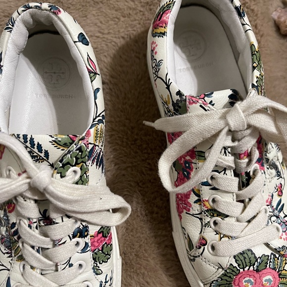 Tory Burch Leather Floral sneakers lace up shoes Size 5 - Picture 4 of 9